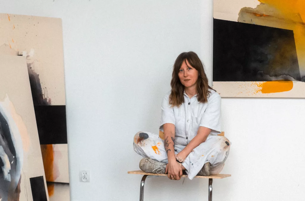 artist kasia krecicka in the studio ovr demo